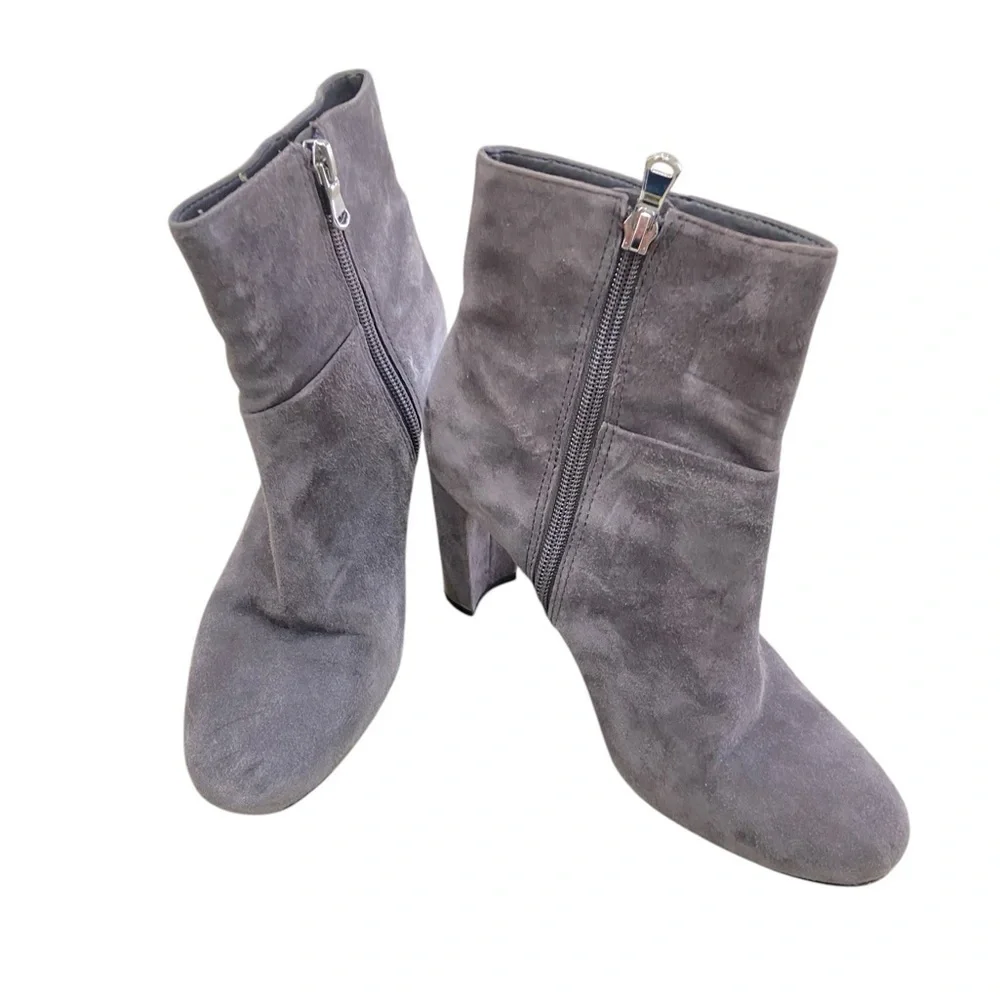 Ann Taylor gray 100% suede round toe side zip block heel booties size 6